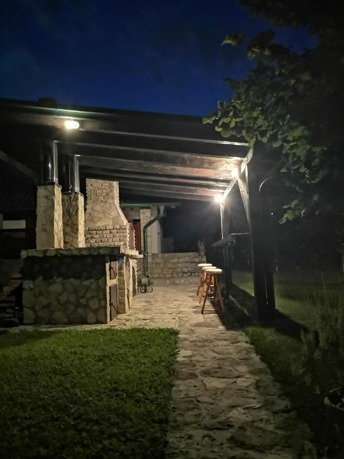 Mila Holiday Home Lohovo Kültér fotó